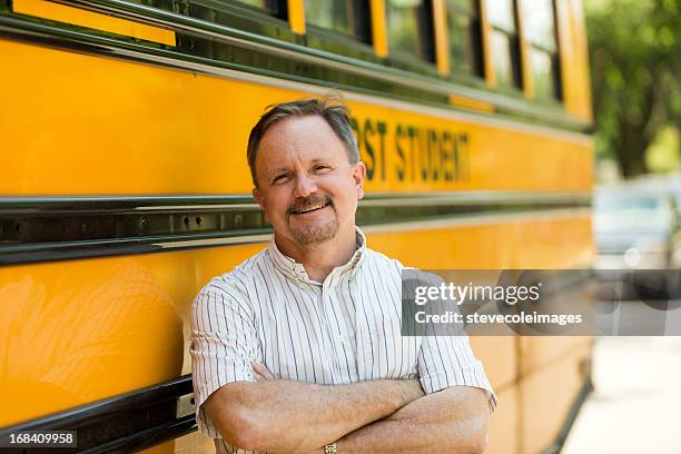 scuolabus driver di - scuolabus foto e immagini stock