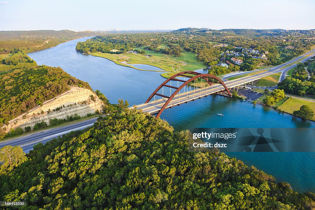 Pennybacker 360 ponte, Colorado River, Austin, Texas, panorama aéreo