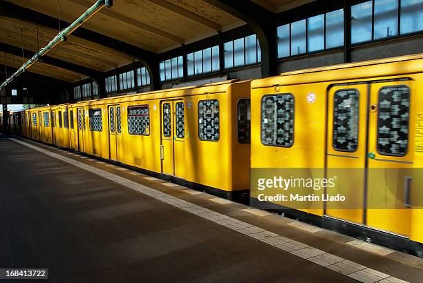 train in berlin - berlin subway stock pictures, royalty-free photos & images