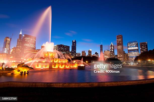 fonte de buckingham em chicago - buckingham fountain chicago imagens e fotografias de stock