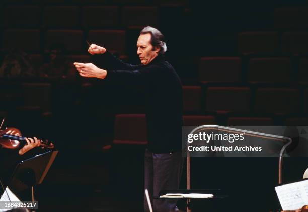 Carlo Maria Giulini, italienischer Dirigent, bei einer Orchesterprobe in Wien, 1989.