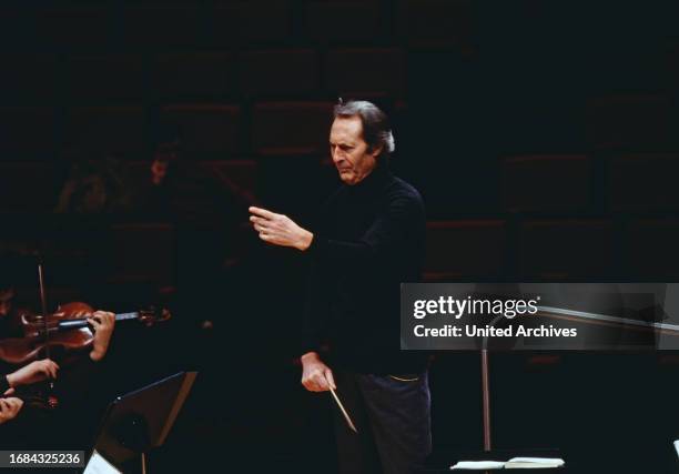 Carlo Maria Giulini, italienischer Dirigent, bei einer Orchesterprobe in Wien, 1989.
