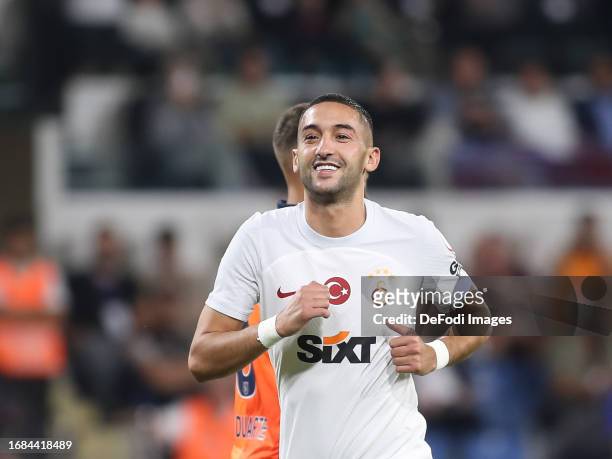 Hakim Ziyech of Galatasray scores his team's second goal during the Turkish Super League match between Istanbulspor and Galatasaray at Basaksehir...