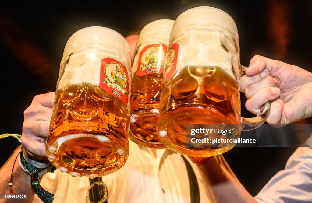 Dresden Oktoberfest keg tapping ceremony