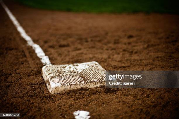 campo de béisbol de noche - base artículos deportivos fotografías e imágenes de stock