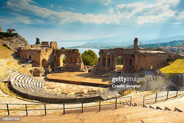 the greek theater & mount etna, sicily, italy - sicily stockfoto's en -beelden