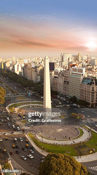 argentina, buenos aires obelisco vista aérea com - obelisco de buenos aires - fotografias e filmes do acervo