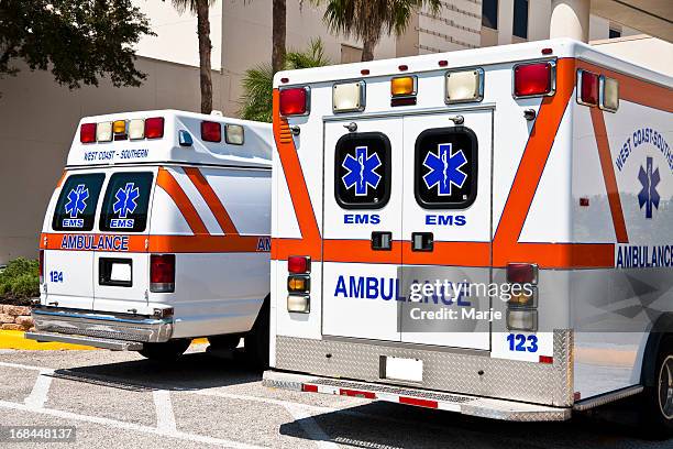 le ambulanze - ambulanza foto e immagini stock