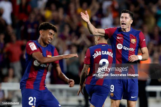 Robert Lewandowski of FC Barcelona celebrates 2-2 with Lamine Yamal of FC Barcelona, Joao Cancelo of FC Barcelona during the LaLiga EA Sports match...