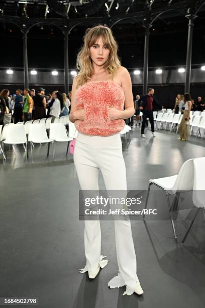 Suki Waterhouse attends the JW Anderson show during London Fashion Week September 2023 at The Roundhouse on September 16, 2023 in London, England.