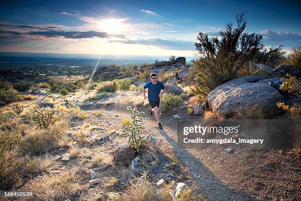 running! - sandia mountains stockfoto's en -beelden