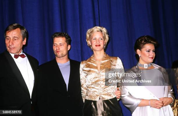 Wolfgang Clement, Ministerpräsident von Nordrhein-Westfalen, Schauspieler Til Schweiger mit Ehefrau Dana und Großherzogin Maria Teresa von Luxemburg,...