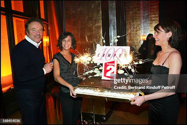 Guillaume Durand and cake at 100th Episode Of "Campus" Of Guillaume Durant At Le Cafe De L'Homme Restaurant At The Trocadero.