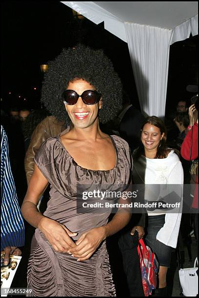 Vincent Mcdoom - premiere of the movie "Indigenes" by Rachid Bouchareb at the UGC Normandie on the Champs Elysees in Paris.