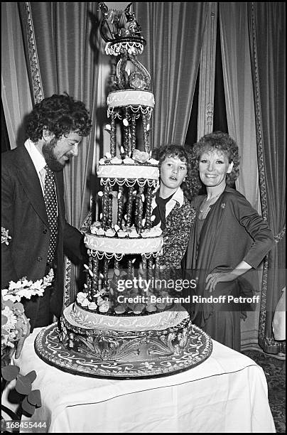 Petula Clark With Husband Claude Wolff And Their Daughter In Paris .