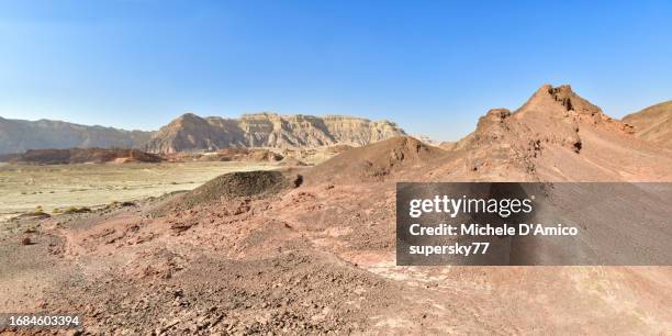 different stone colours in the desert - sandstone cliff stock pictures, royalty-free photos & images