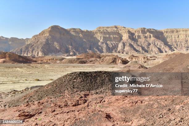 different stone colours in the desert - sandstone stock pictures, royalty-free photos & images