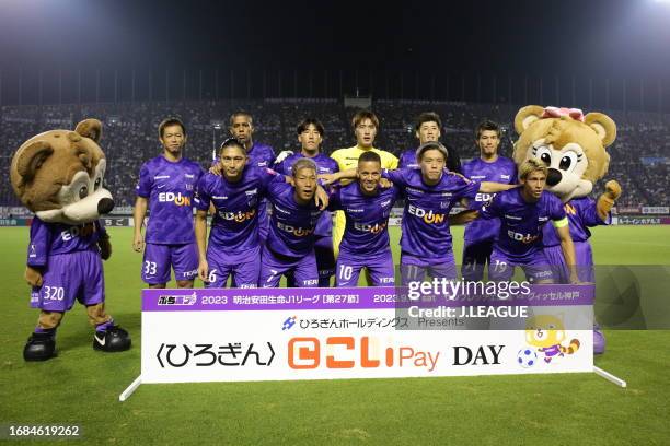 Sanfrecce Hiroshima players line up for the team photos prior to the J.LEAGUE Meiji Yasuda J1 27th Sec. Match between Sanfrecce Hiroshima and Vissel...