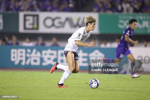 Yuya OSAKO of Vissel Kobe in action during the J.LEAGUE Meiji Yasuda J1 27th Sec. Match between Sanfrecce Hiroshima and Vissel Kobe at EDION Stadium...