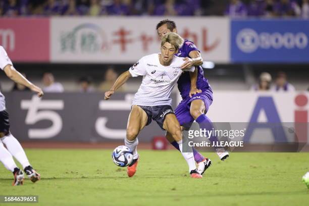Yuya OSAKO of Vissel Kobe in action during the J.LEAGUE Meiji Yasuda J1 27th Sec. Match between Sanfrecce Hiroshima and Vissel Kobe at EDION Stadium...