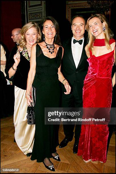 Isabelle Barnier, Renaud Dutreil and his wife and Mrs. Thierry Breton - Gala dinner for the international night of childhood 2006 at the "Chateau De...