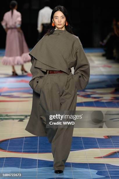 Model on the runway at the Bottega Veneta Spring 2024 Ready to Wear Fashion Show on September 23, 2023 in Milan, Italy.