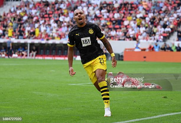Donyell Malen of Borussia Dortmund celebrates after scoring the team's second goal during the Bundesliga match between Sport-Club Freiburg and...