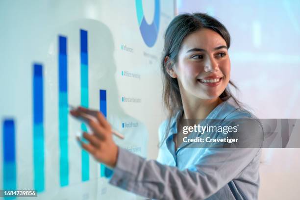 tech-driven finance: data, analytics, and progress - wirtschaftszahlen stock-fotos und bilder