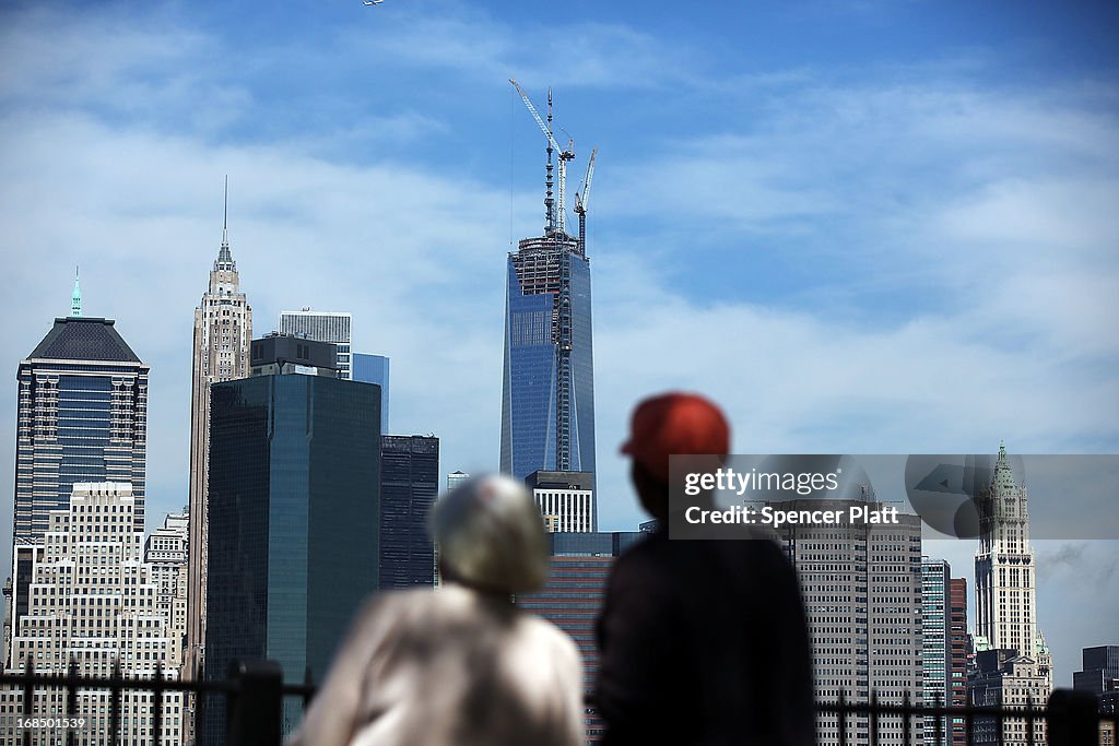 Final Section Of One World Trade Center's Spire Installed