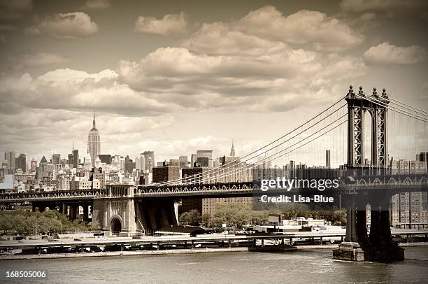 manhattan bridge, nyc. vintage style - 1920s new york stockfoto's en -beelden