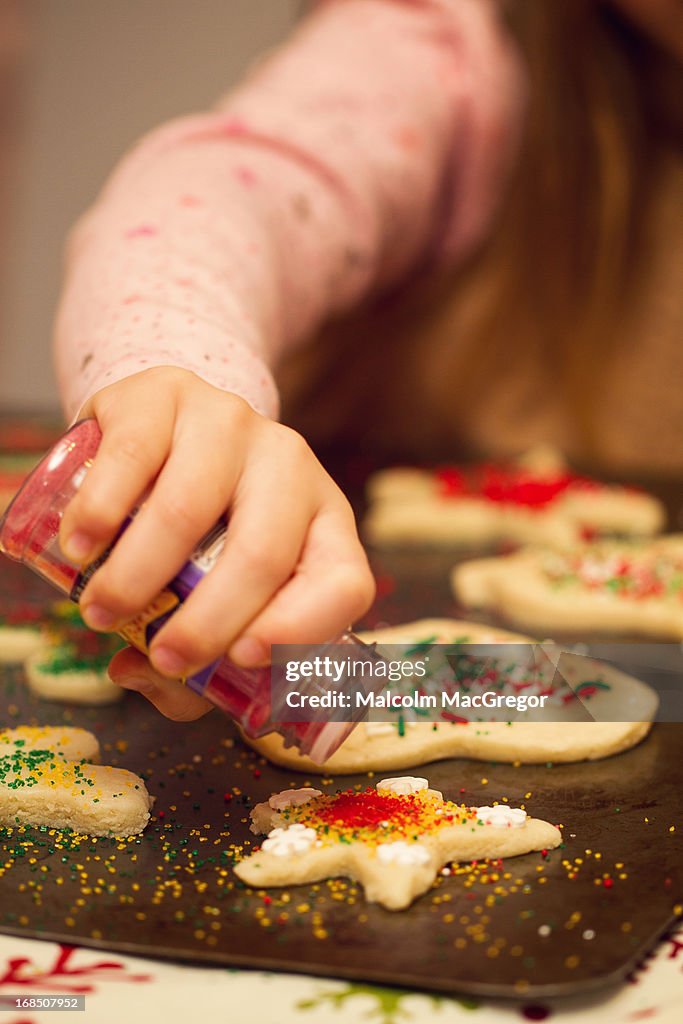 Decorating Christmas cookies