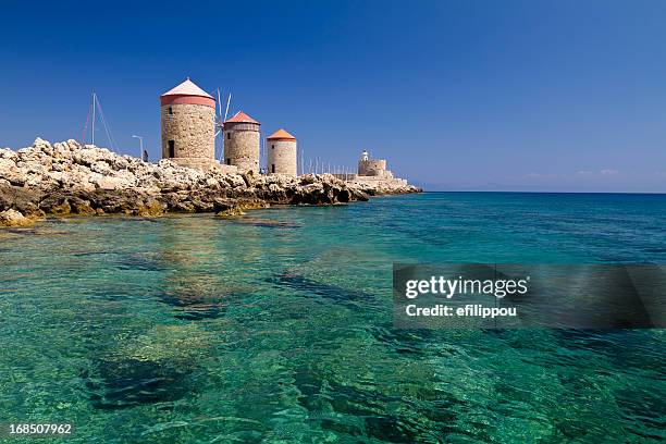 rhodes moinhos de vento e lightouse fort - dodecanese islands - fotografias e filmes do acervo