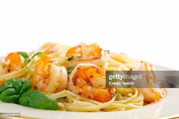 shrimps scampi und linguini - shrimp scampi stock-fotos und bilder