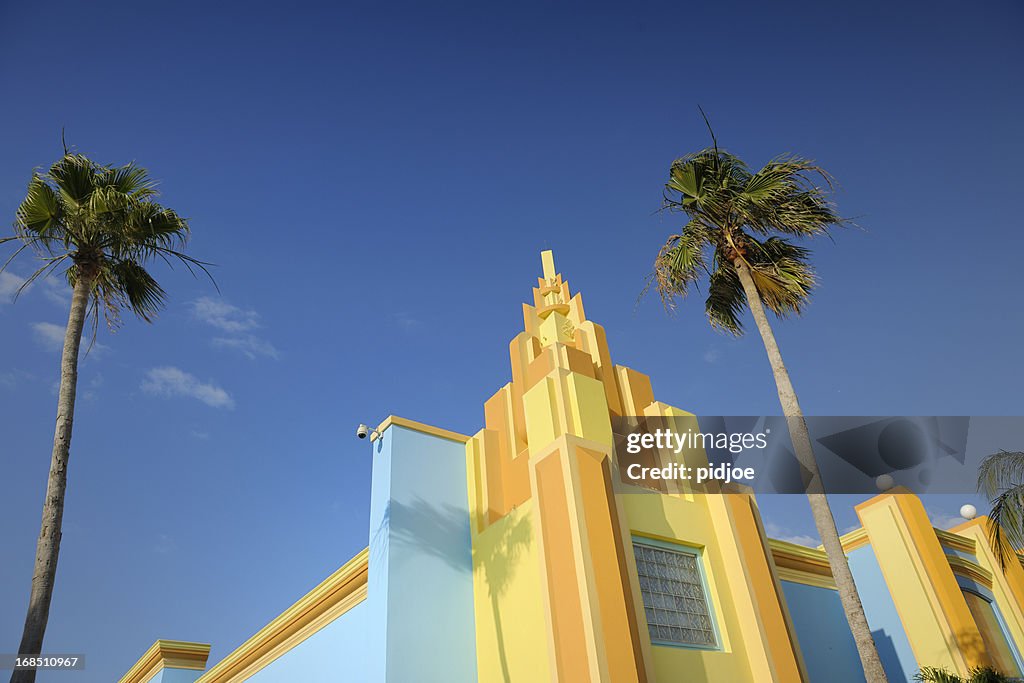 Farbenfrohe handbemalte Art-Deco-Hotel in Miami, Florida