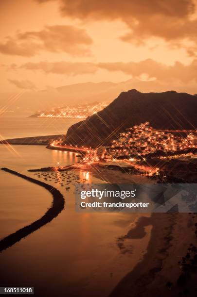 playa de las teresitas, gran angular; vista de noche - borde del agua fotografías e imágenes de stock