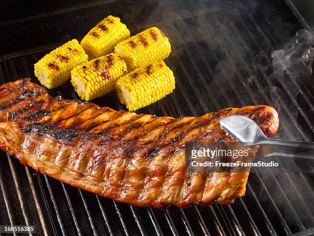 smoking bbq ribs and corn on sizzling grill - spare rib 個照片及圖片檔