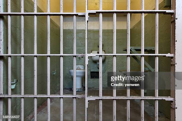prison cell - prison cell stockfoto's en -beelden