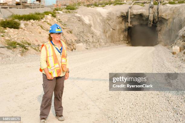 underground mine - yellowknife canada stockfoto's en -beelden