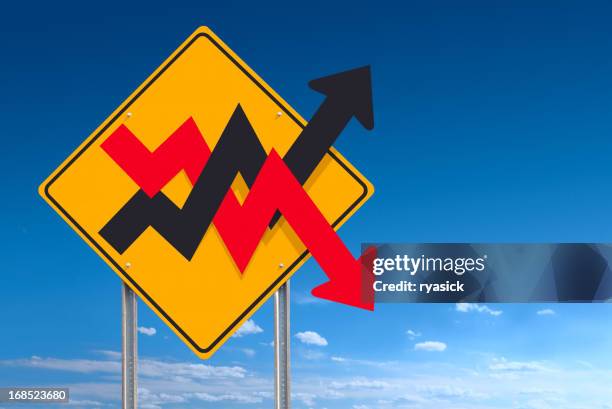 para cima e para baixo instável gráfico mercado financeiro sinal de estrada de - volátil imagens e fotografias de stock