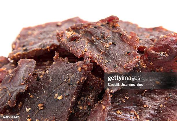 gepfefferte beef jerky (trockenfleisch) - trockenfleisch stock-fotos und bilder