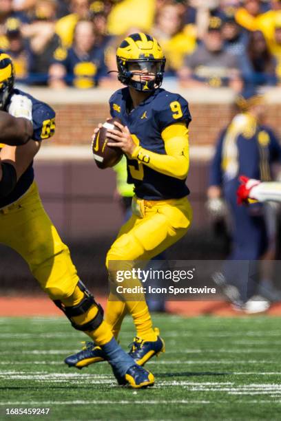 Michigan Wolverines quarterback J.J. McCarthy throws a pass during the college men's football game between the Rutgers Scarlet Knights and the...