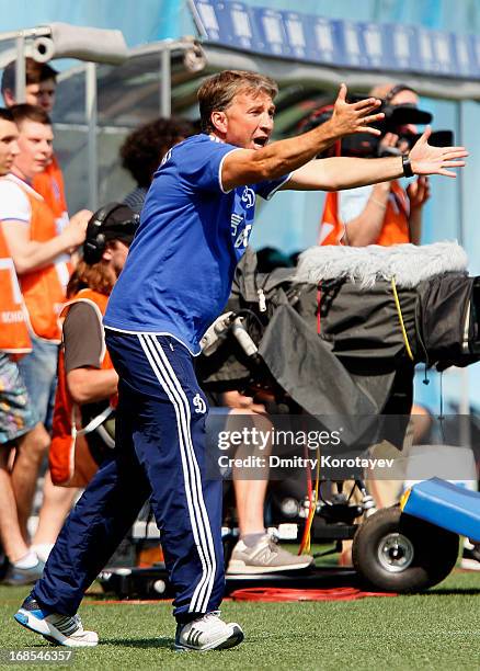 Head coach Dan Petrescu of FC Dynamo Moscow gestures during the Russian Premier League match between FC Dynamo Moscow and FC Krasnodar at the Arena...