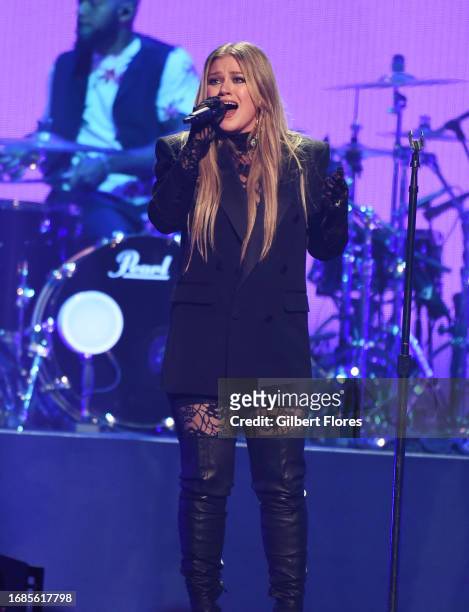 Kelly Clarkson performs onstage at the 2023 iHeartRadio Music Festival at the T-Mobile Arena on September 23, 2023 in Las Vegas, Nevada.