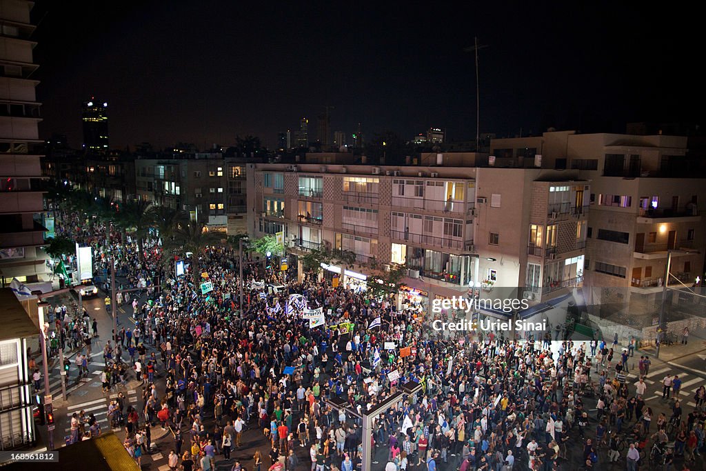 Israelis Demonstrate For Social Equalities
