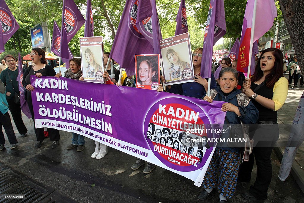 CORRECTION-TURKEY-VIOLENCE-WOMEN-DEMO