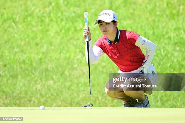 Amiyu Ozeki of Japan lines up a putt on the 7th green during the final round of 54th SUMITOMO LIFE Vitality Ladies Tokai Classic at Shin Minami Aichi...