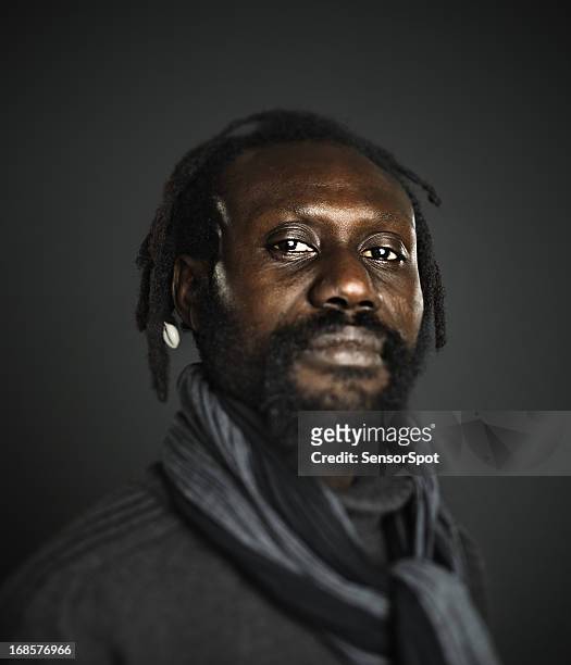 retrato de hombre africano - african kids stylish fotografías e imágenes de stock