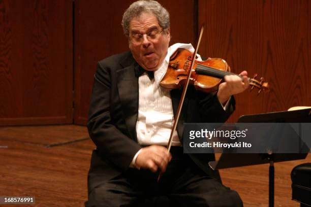 The violinist Itzhak Perlman performing at Avery Fisher Hall on Wednesday night, May 4, 2005. Rohan de Silva accompanies him on piano.This...