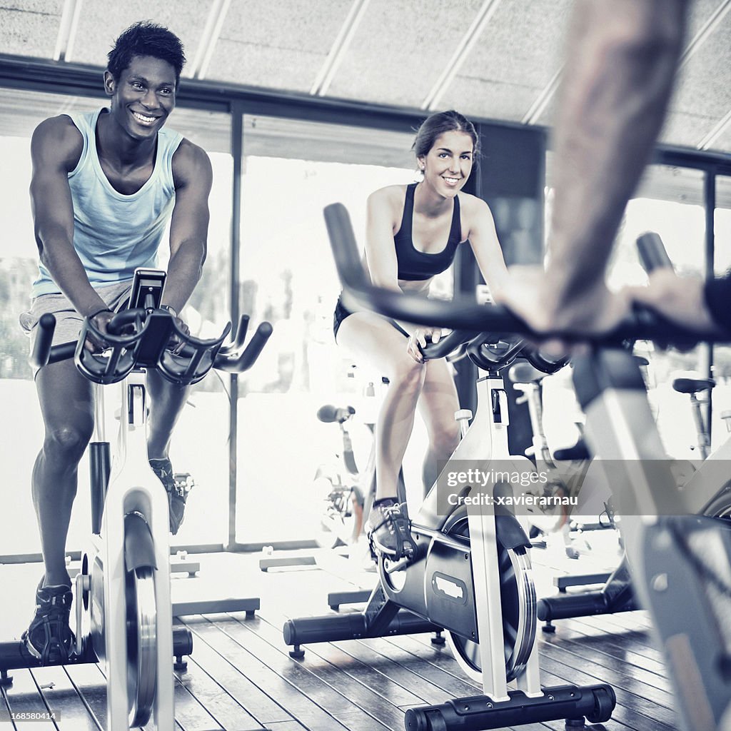 De l'exercice dans la salle de sport