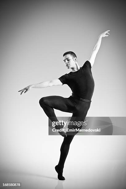 young ballet dancer - male ballet dancer 個照片及圖片檔